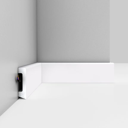 Плинтус белый с покрытием D234-115 (матовый)